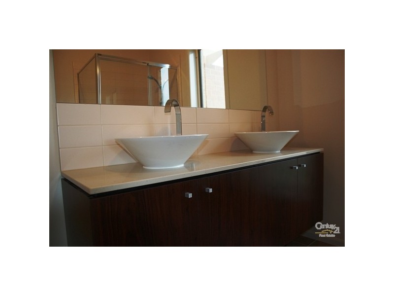 37 Sanctuary Lakes East Boulevard, Sanctuary Lakes VIC 3030