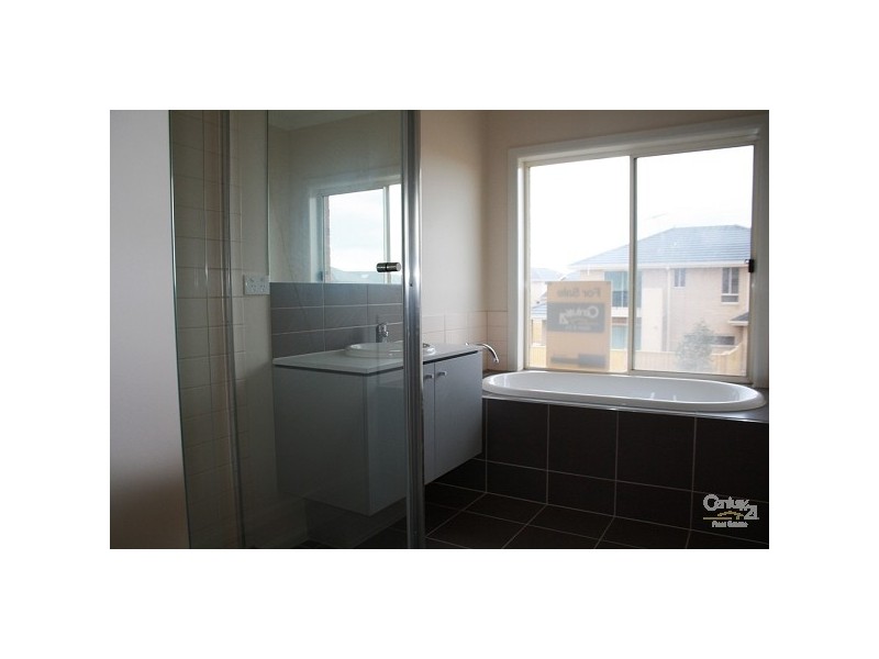 37 Sanctuary Lakes East Boulevard, Sanctuary Lakes VIC 3030