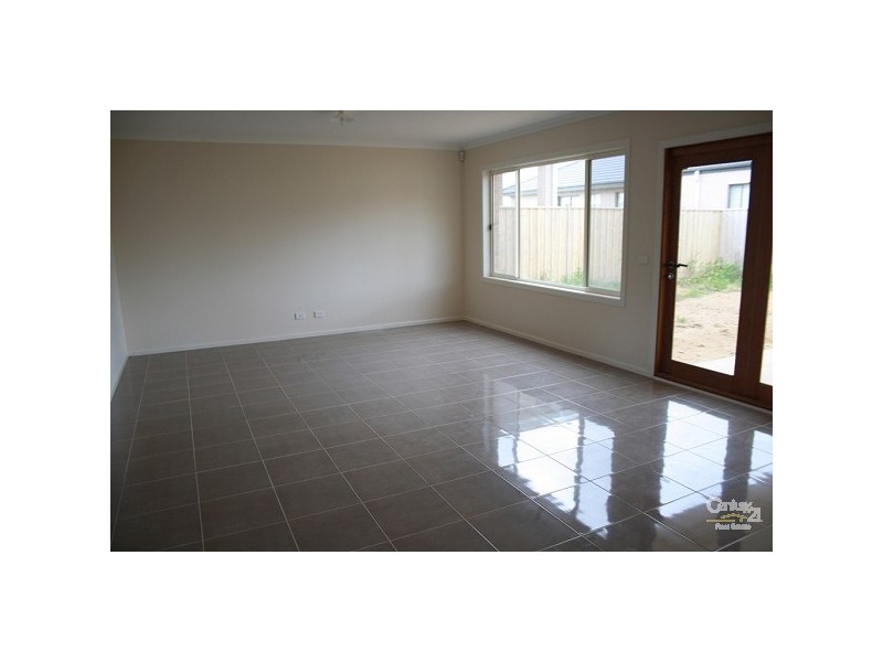 37 Sanctuary Lakes East Boulevard, Sanctuary Lakes VIC 3030