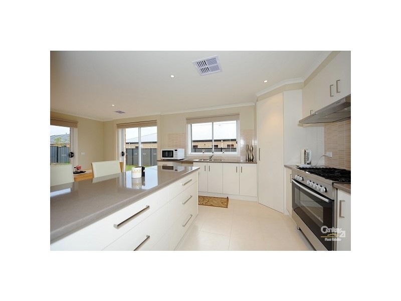 16 Menzies Ave, Point Cook VIC 3030