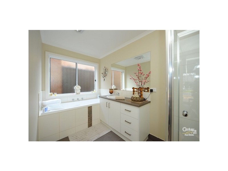 16 Menzies Ave, Point Cook VIC 3030