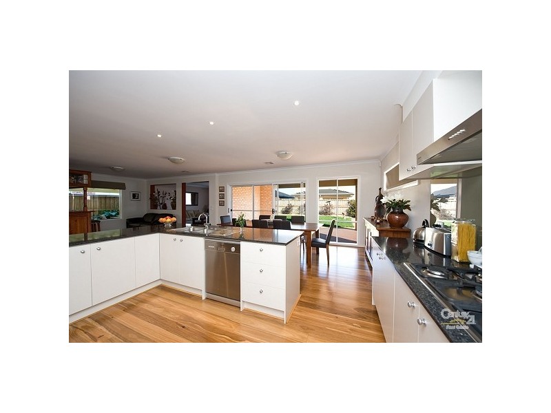 18 Teatree Terrace, Point Cook VIC 3030