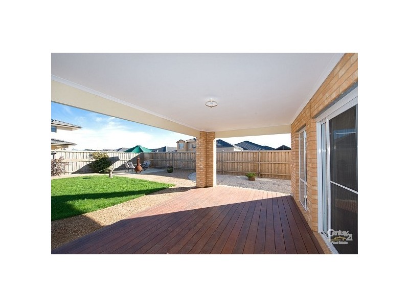 18 Teatree Terrace, Point Cook VIC 3030