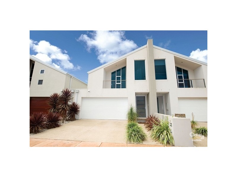 82 Middle Park Drive, Sanctuary Lakes VIC 3030