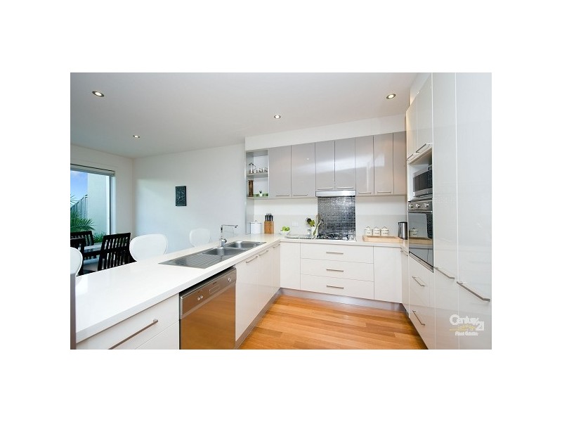 82 Middle Park Drive, Sanctuary Lakes VIC 3030