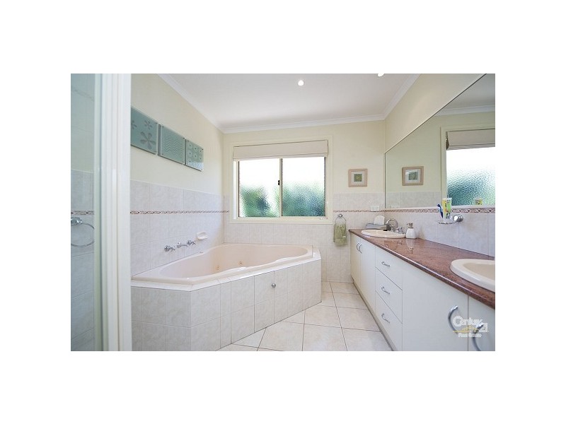 4 McAree Court, Altona Meadows VIC 3028