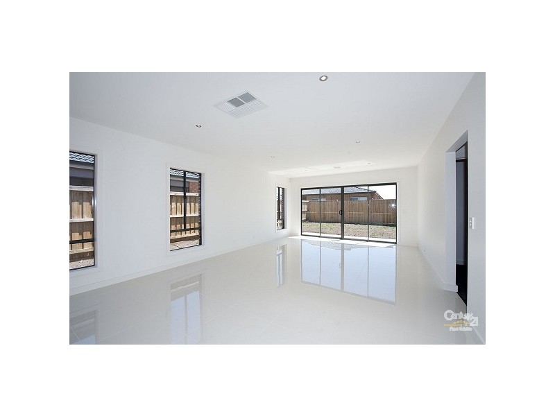 11 Tobago Avenue, Point Cook VIC 3030
