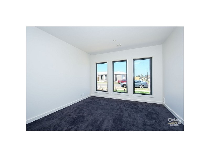 11 Tobago Avenue, Point Cook VIC 3030