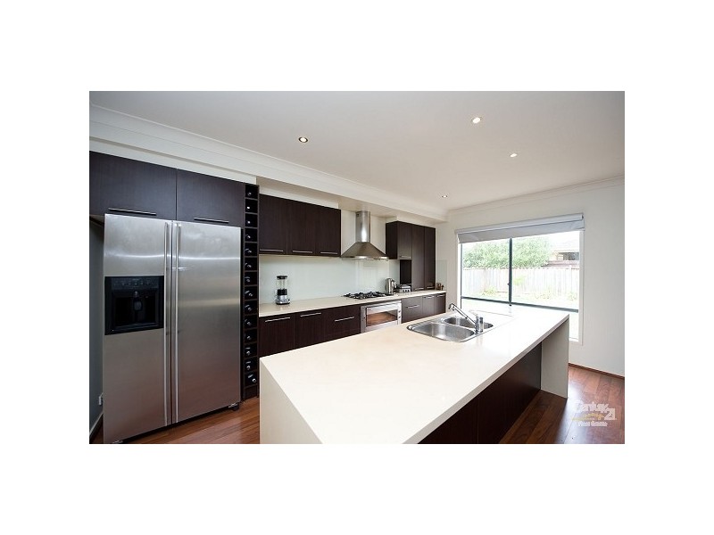 53 Middle Park Drive, Sanctuary Lakes VIC 3030