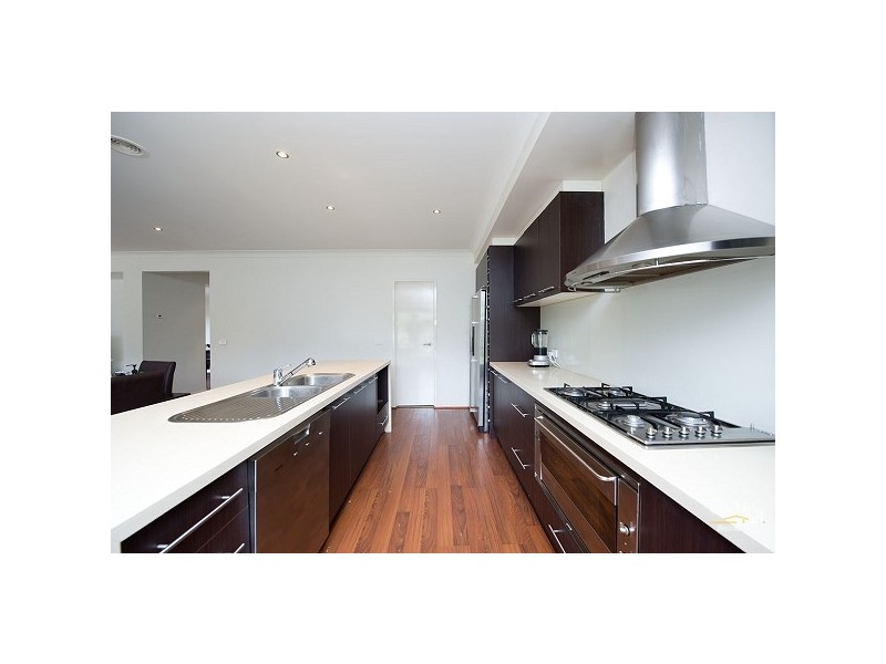 53 Middle Park Drive, Sanctuary Lakes VIC 3030