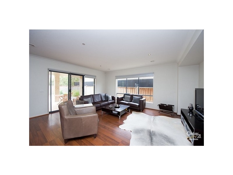 53 Middle Park Drive, Sanctuary Lakes VIC 3030