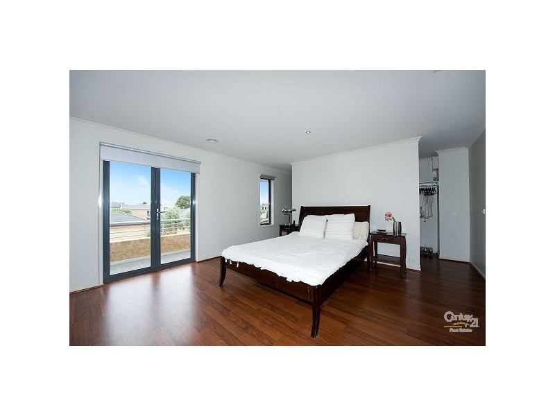 53 Middle Park Drive, Sanctuary Lakes VIC 3030