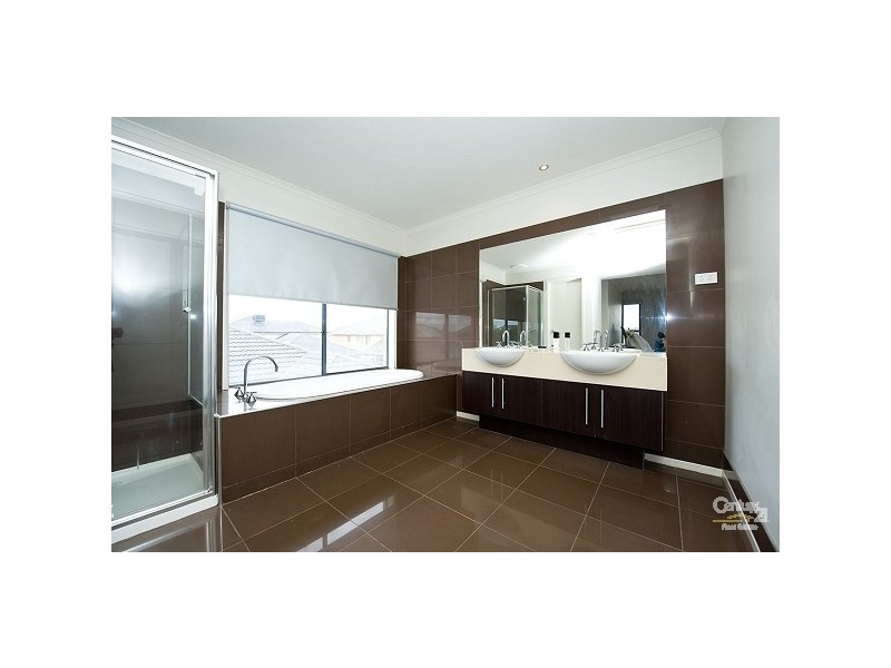 53 Middle Park Drive, Sanctuary Lakes VIC 3030