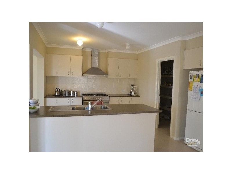 3 Watersedge Cove, Sanctuary Lakes VIC 3030