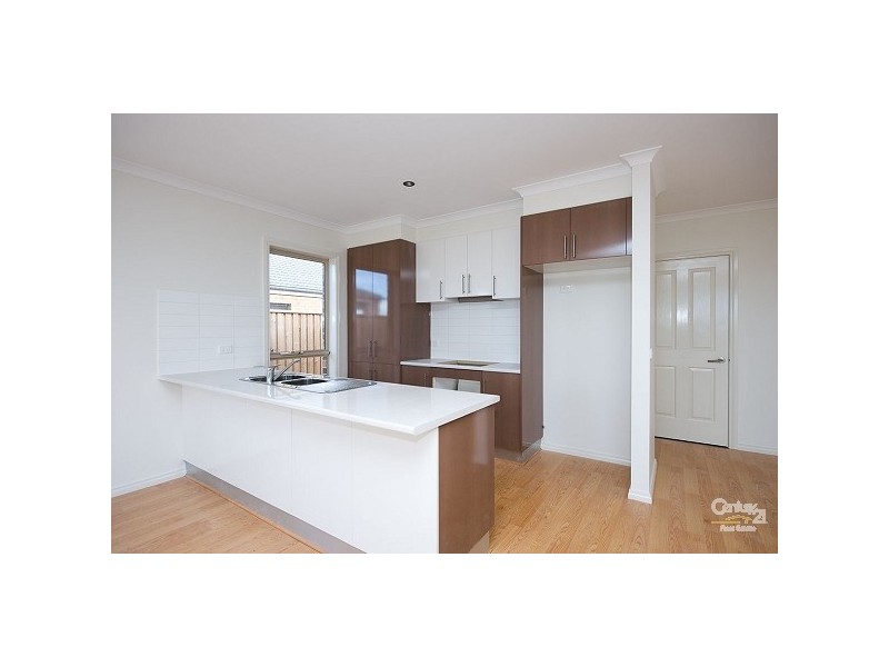 2/9 Cornell Road, Truganina VIC 3029