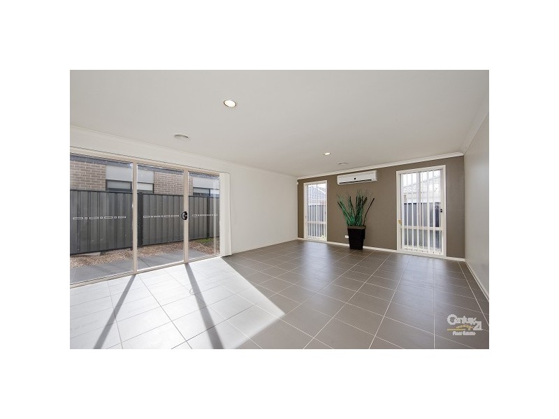 27 Tanner Mews, Point Cook VIC 3030