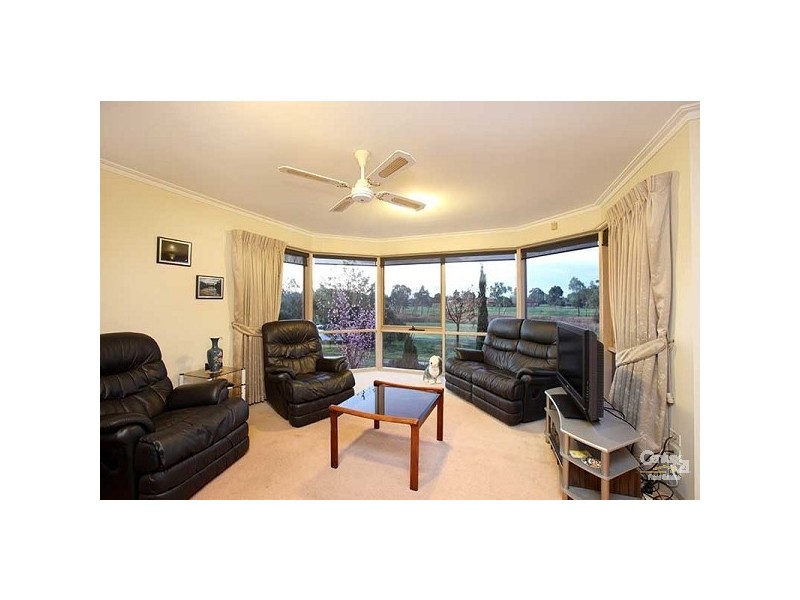 18 Clarendon Court, Seabrook VIC 3028