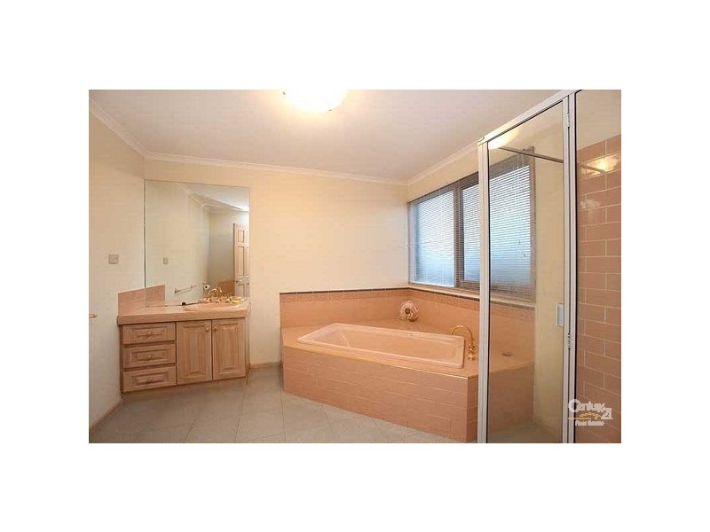 18 Clarendon Court, Seabrook VIC 3028