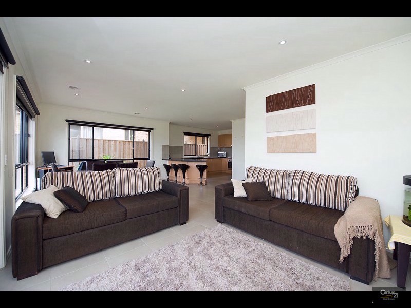 107 Middle Park Drive, Sanctuary Lakes VIC 3030