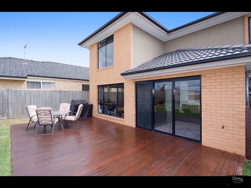 107 Middle Park Drive, Sanctuary Lakes VIC 3030