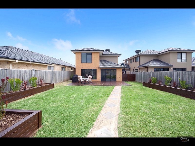 107 Middle Park Drive, Sanctuary Lakes VIC 3030