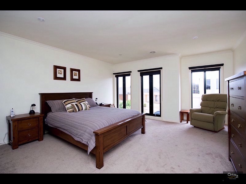 107 Middle Park Drive, Sanctuary Lakes VIC 3030