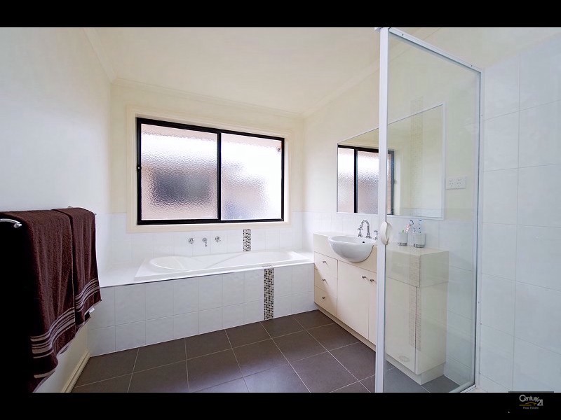 107 Middle Park Drive, Sanctuary Lakes VIC 3030