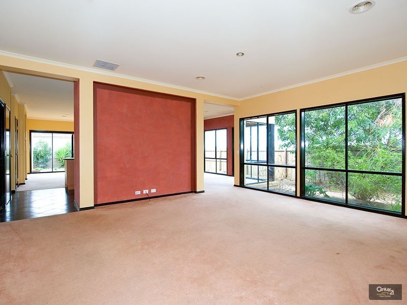 2 Dorrington Street, Point Cook VIC 3030