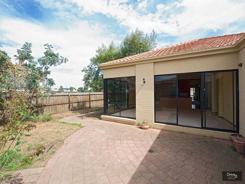 2 Dorrington Street, Point Cook VIC 3030