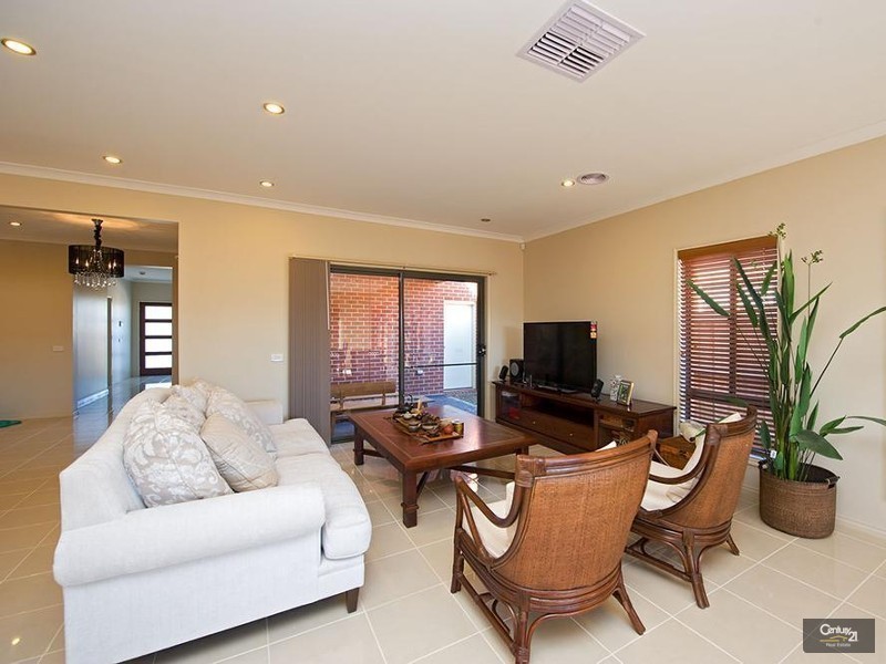 15 Orpheus Street, Point Cook VIC 3030