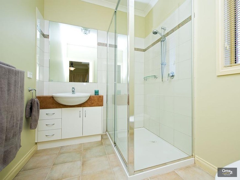 9 McCauley Street, Point Cook VIC 3030