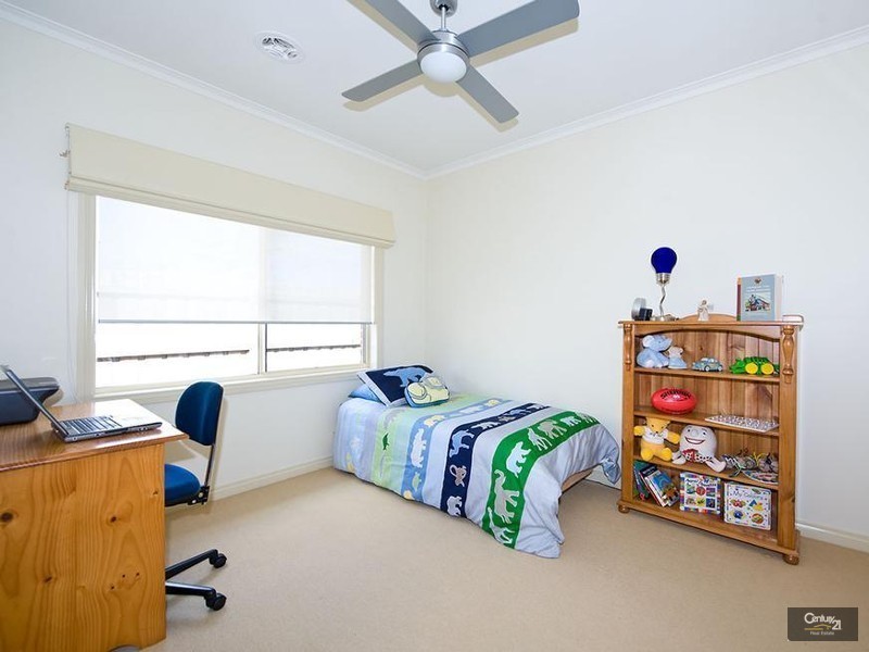 9 McCauley Street, Point Cook VIC 3030