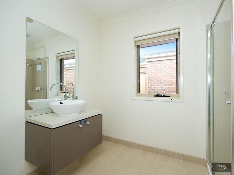 31 Arrowgrass Drive, Point Cook VIC 3030