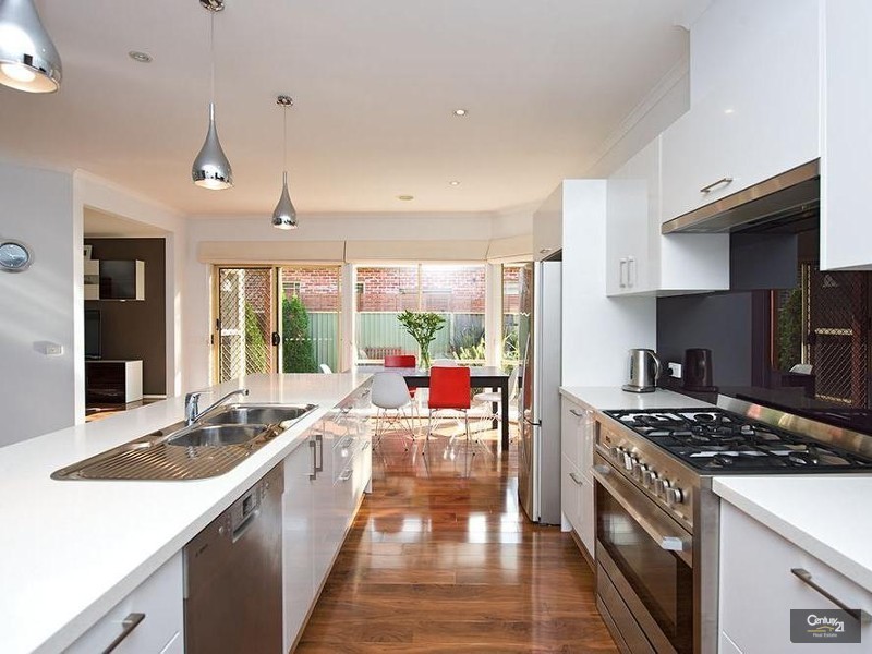 2 Brentley Close, Point Cook VIC 3030