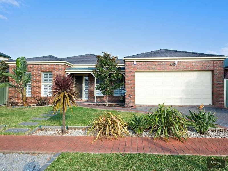 2 Brentley Close, Point Cook VIC 3030