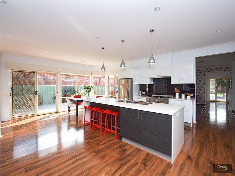 2 Brentley Close, Point Cook VIC 3030