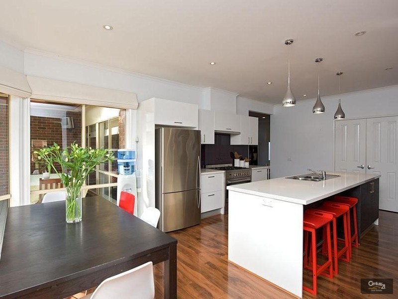 2 Brentley Close, Point Cook VIC 3030