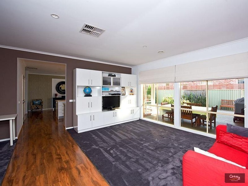 2 Brentley Close, Point Cook VIC 3030