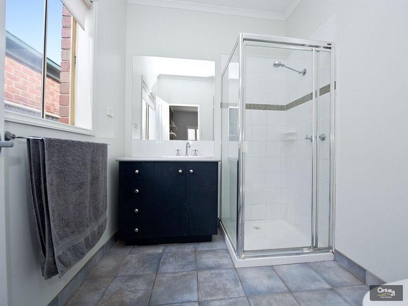 2 Brentley Close, Point Cook VIC 3030