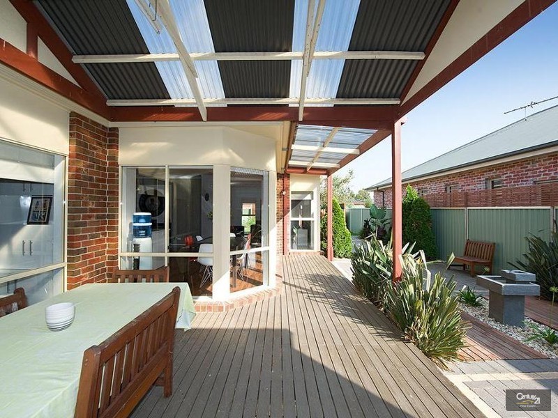 2 Brentley Close, Point Cook VIC 3030