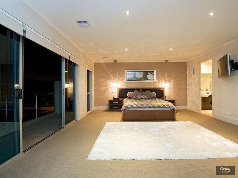 16 Middle Park Drive, Sanctuary Lakes VIC 3030