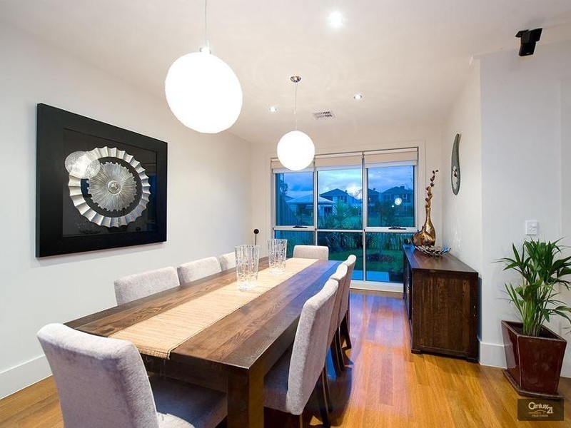 16 Middle Park Drive, Sanctuary Lakes VIC 3030