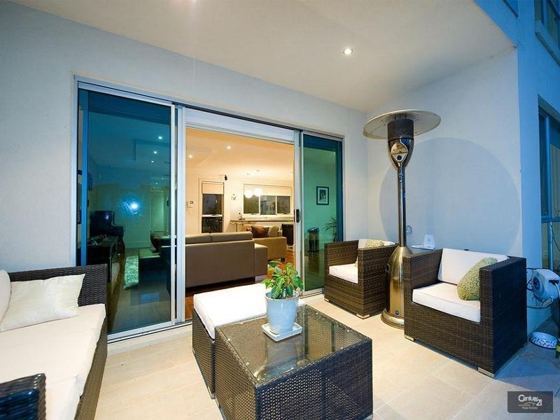 16 Middle Park Drive, Sanctuary Lakes VIC 3030