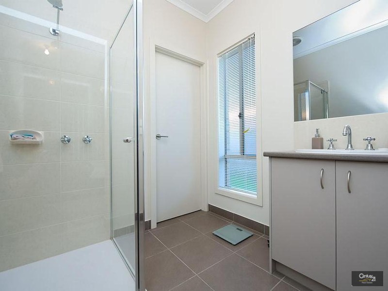 102 Yuruga Boulevard, Point Cook VIC 3030