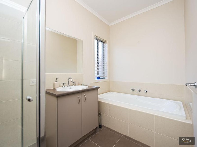 102 Yuruga Boulevard, Point Cook VIC 3030