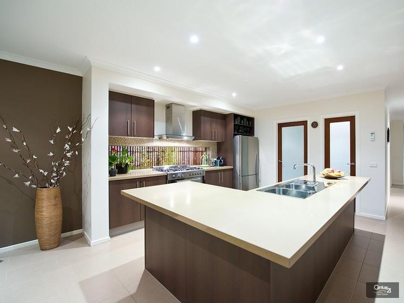 6 Umbrella Way, Point Cook VIC 3030