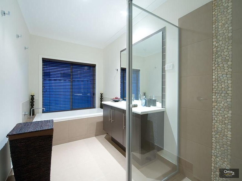 6 Umbrella Way, Point Cook VIC 3030
