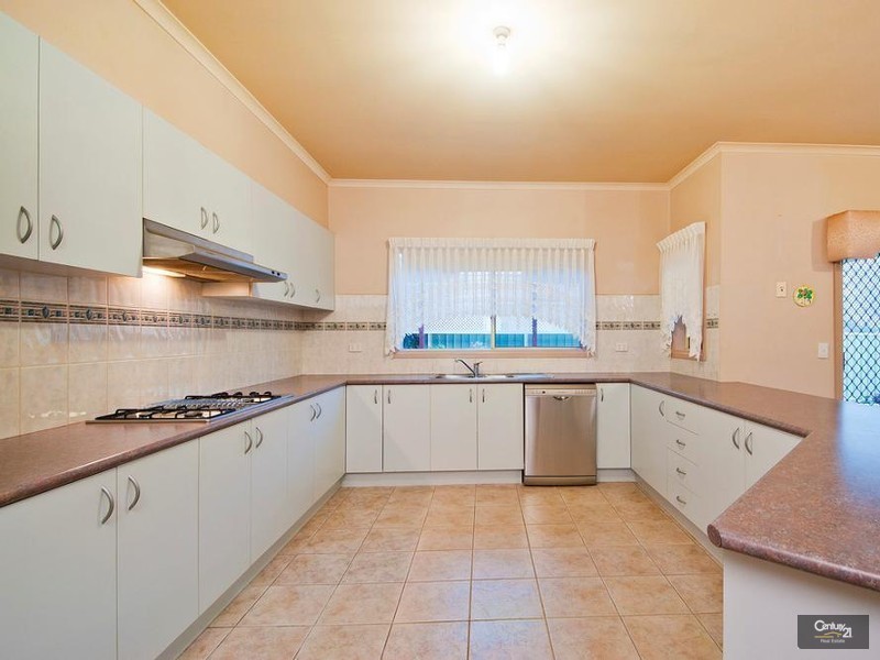 2 Kemerton Close, Point Cook VIC 3030