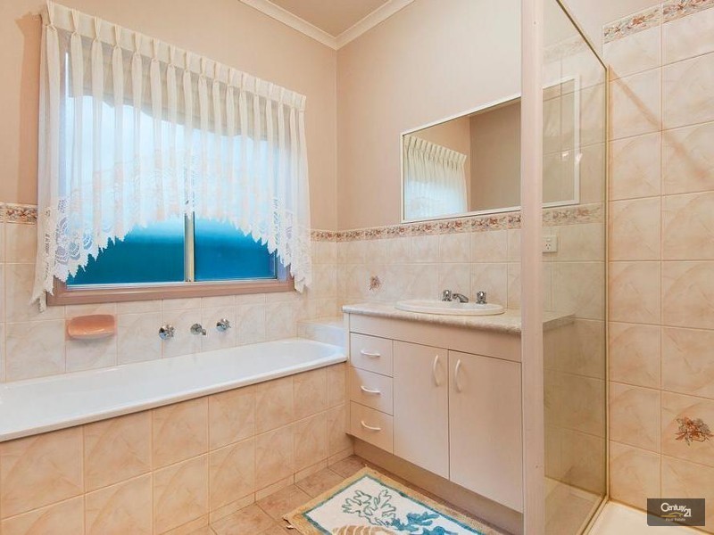 2 Kemerton Close, Point Cook VIC 3030