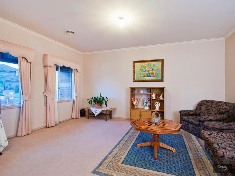 2 Kemerton Close, Point Cook VIC 3030